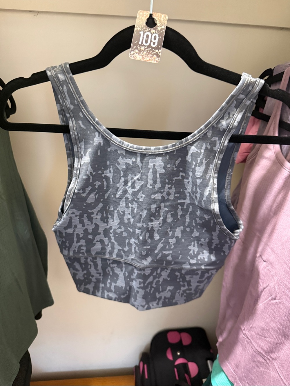 109 lululemon athletica power pivot Gray Patterned Cropped Tank